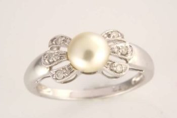 Fresh Water Pearl and Diamond Ring RL145